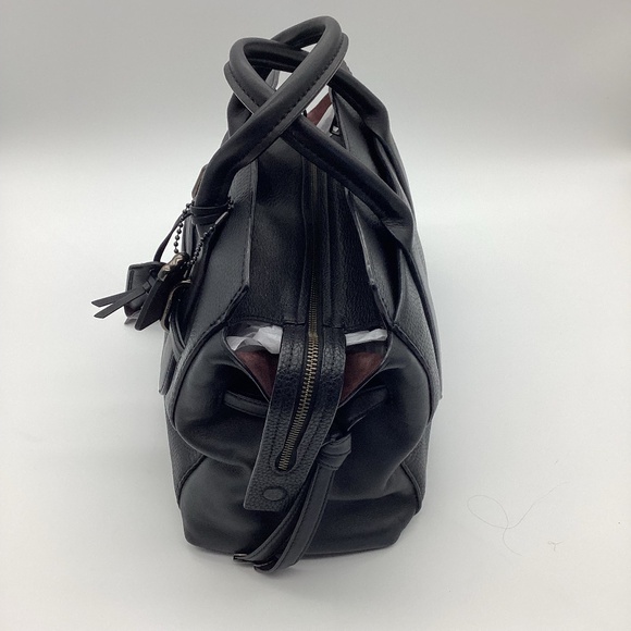 Elegant Black Leather Handbag - Picture 4 of 15